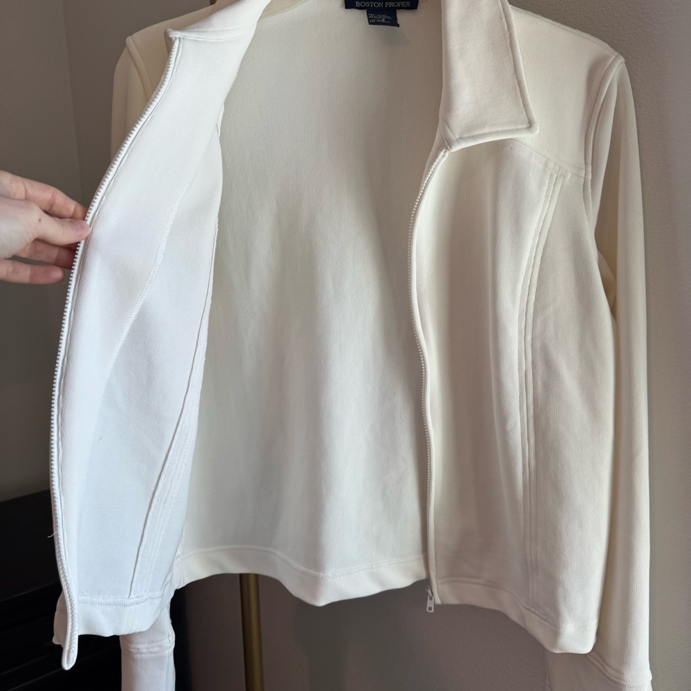 Boston Proper Sporty Zip Front Creamy White Knit Jacket w/Vented Sleeve - Small - Picture 11 of 17